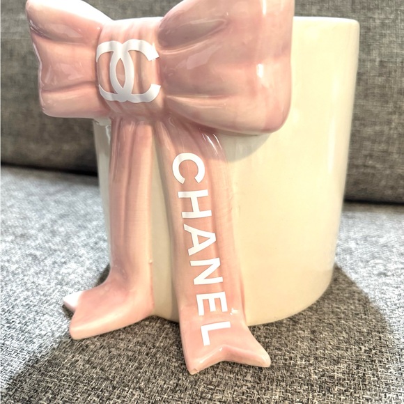 CHANEL Pink and White Bow Holder - Picture 4 of 4